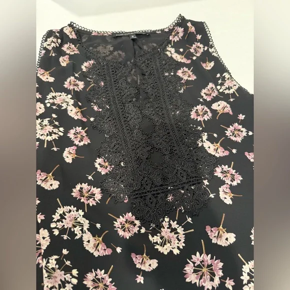 White House Black Market Black Floral Sleeveless Top - Picture 6 of 8